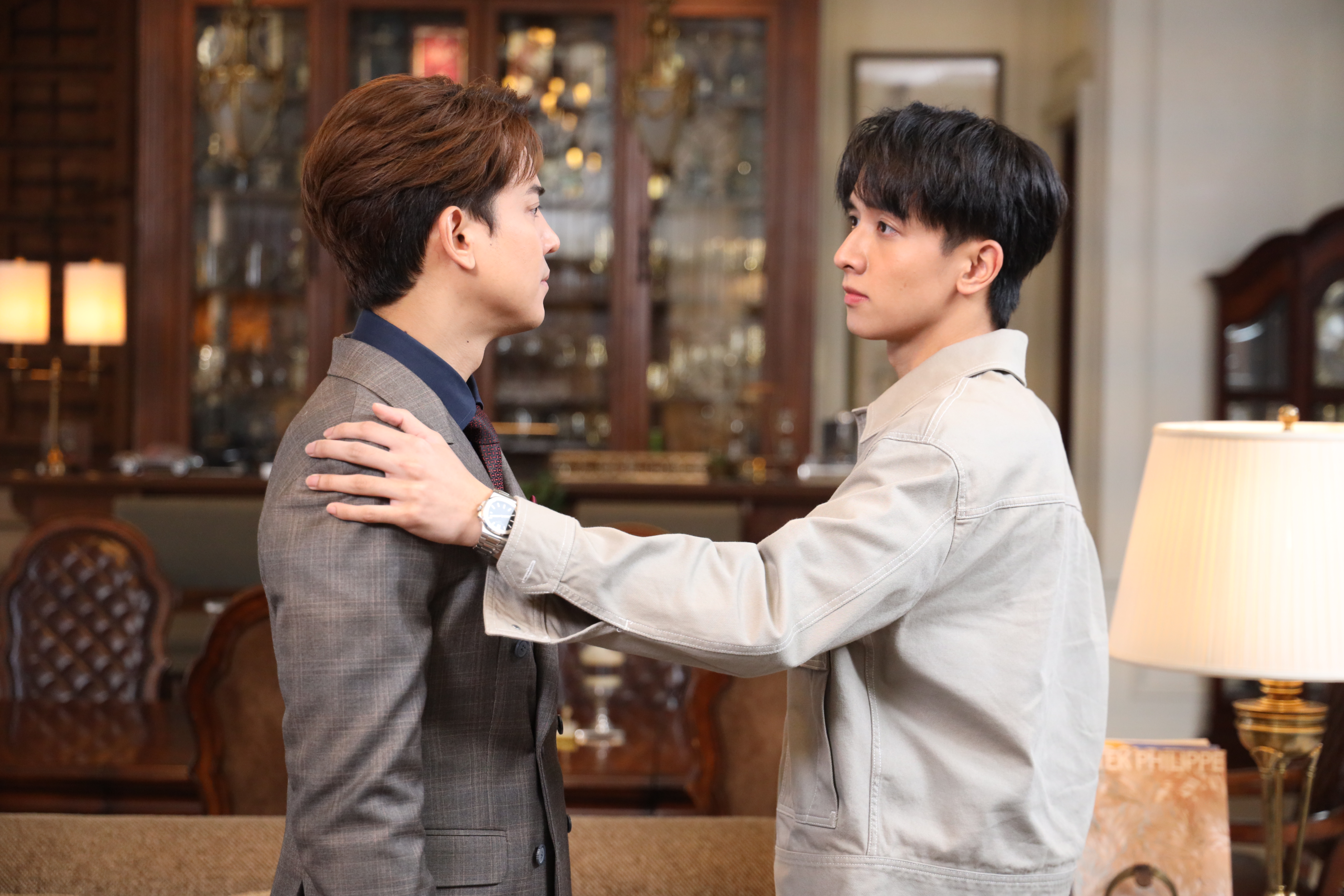 เรื่องย่อ ตอนที่ 15 “ก็รักมันปักใจ” (Money, My Love)”  ออกอากาศวันพุธที่ 25 มีนาคม 2569 เวลา 20.30 น. ทางช่อง 3