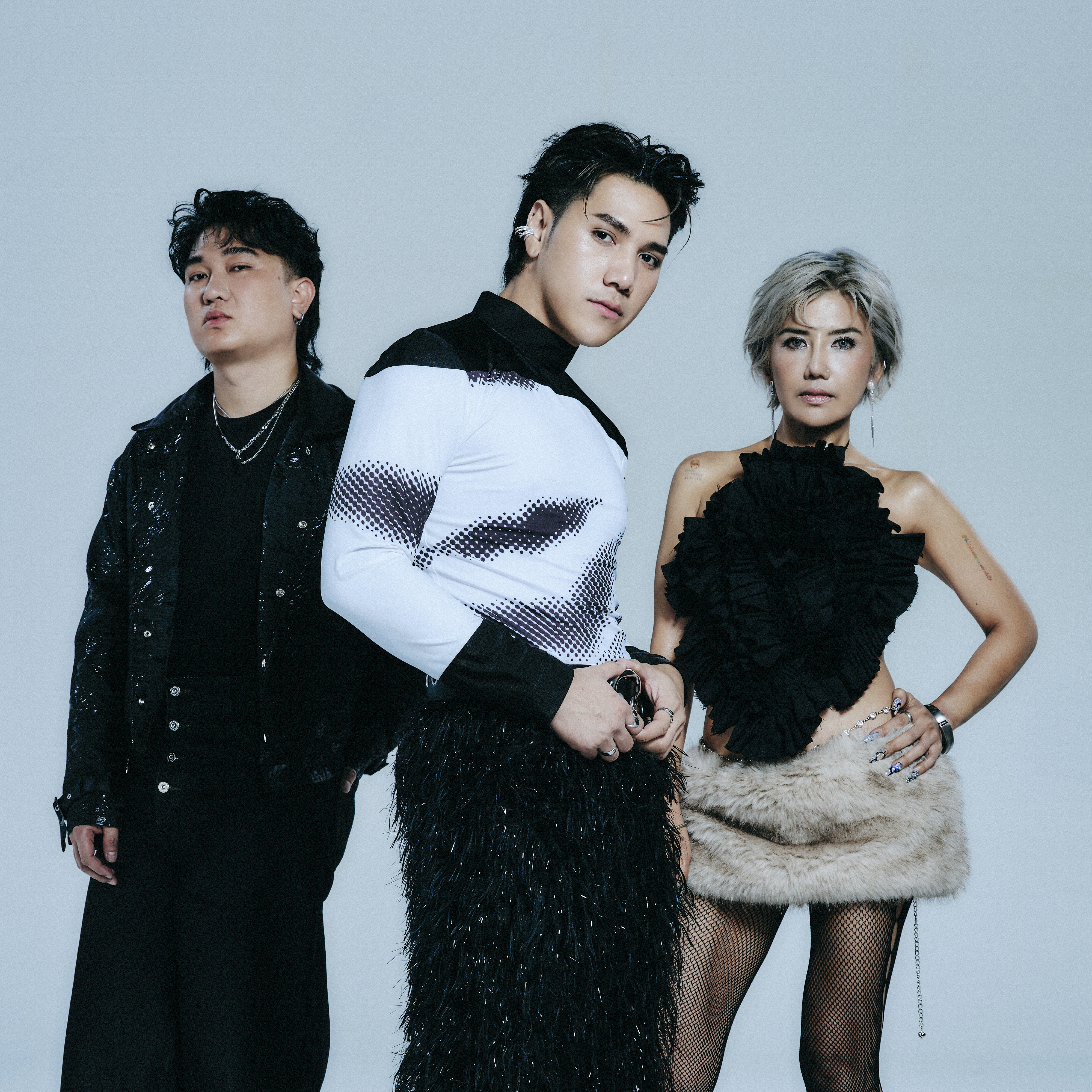 "INDIGO ปล่อยหมัดฮุคส่งท้ายอัลบั้ม! “สักวันต้องเจอกัน (Sphere)” เพลงที่พิสูจน์ว่าการจากลา...ไม่ได้แปลว่าหมดรัก"