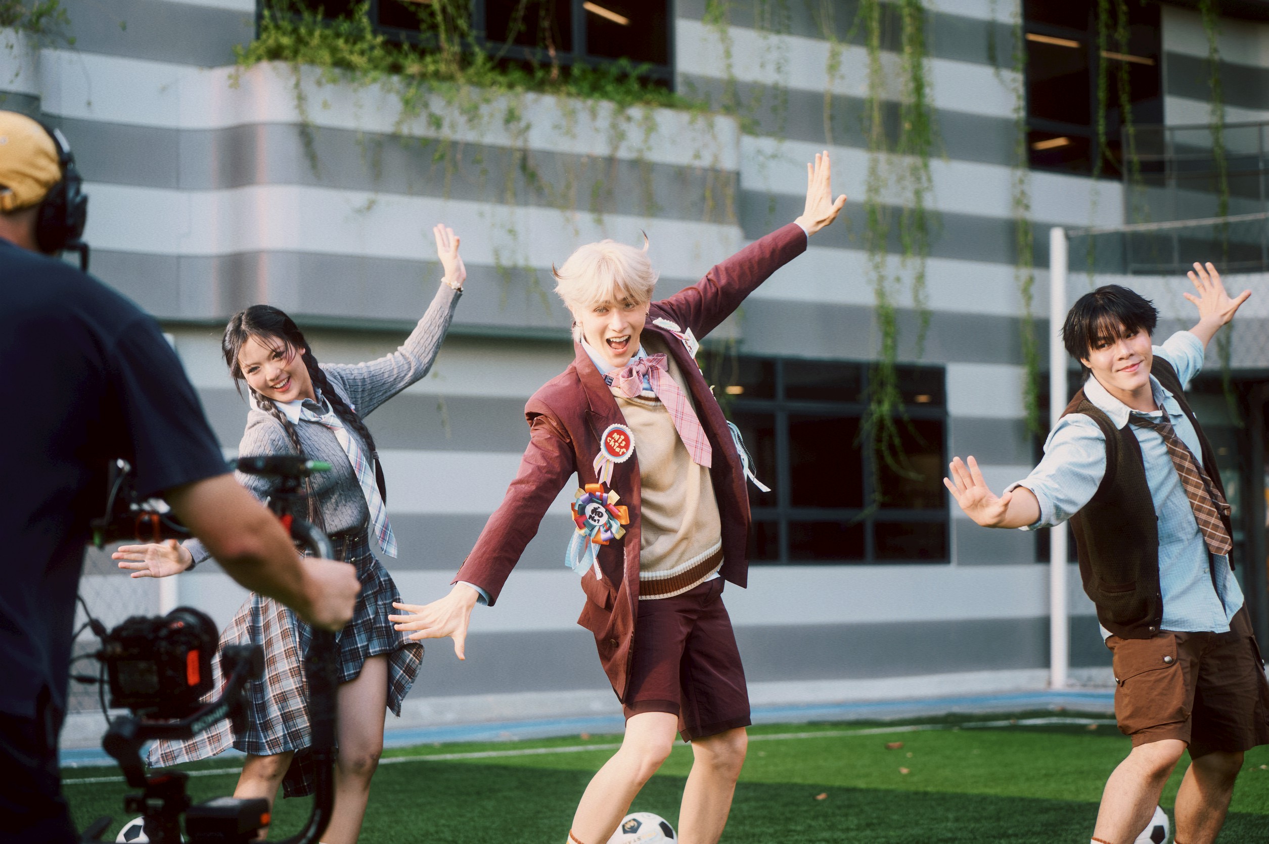 “ยิ่งบ่นเธอยิ่งน่ารัก ยิ่งบ่นหนักยิ่งรักเธอจนไม่ไหว”    “พีท วสุธร” ปล่อยซิงเกิลแรก “ยิ่งบ่น ยิ่งรัก (Love Noise)” เพลงรักอบอุ่นที่บอกว่า…บางครั้งคำบ่นก็คือภาษาของความรัก