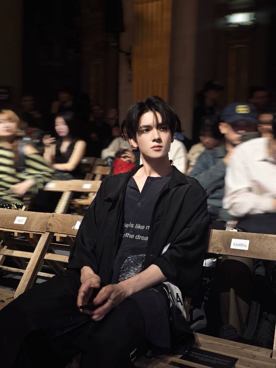 Yorch วง POW สร้างกระแสทั่วโลก หลังร่วม Paris Fashion Week ติดอันดับ 8 คนดังที่ถูกพูดถึงมากที่สุดบนโซเชียล