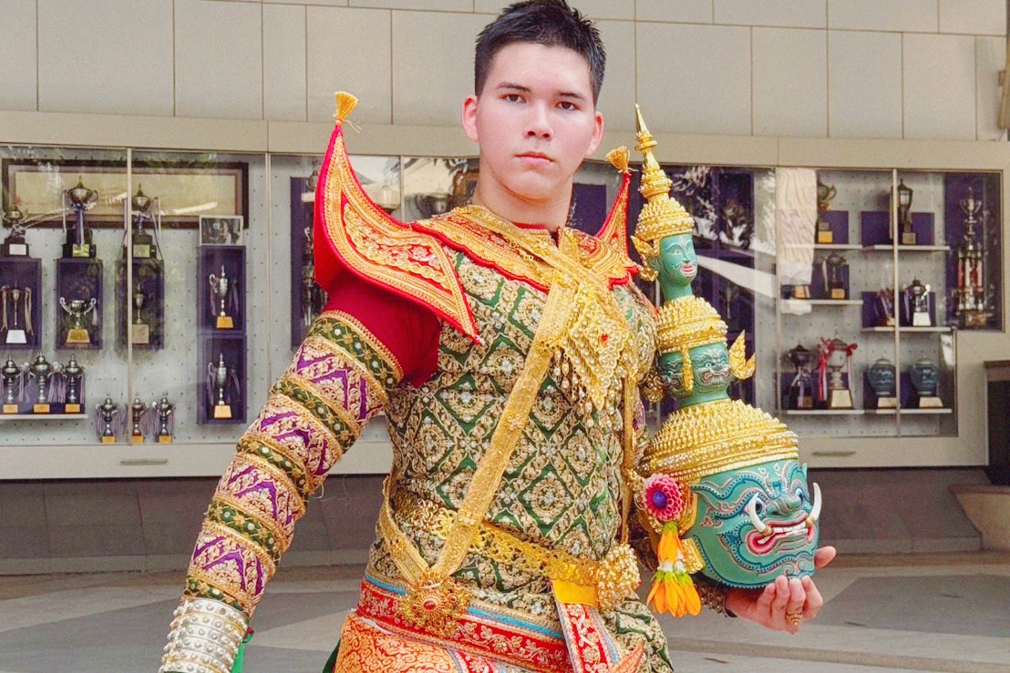 #มาโก้ศิลา  ทายาทพิธีกร เปิดประตูเส้นทางโขนยักษ์  พิสูจน์ด้วยพลังใจที่แน่วแน่ ไปให้สุด ตะโกน “โขนอาจยาก แต่ไม่เกินความสามารถของคนที่ไม่ยอมแพ้”  ภาษาวัฒนธรรมงดงามไร้พรมแดน