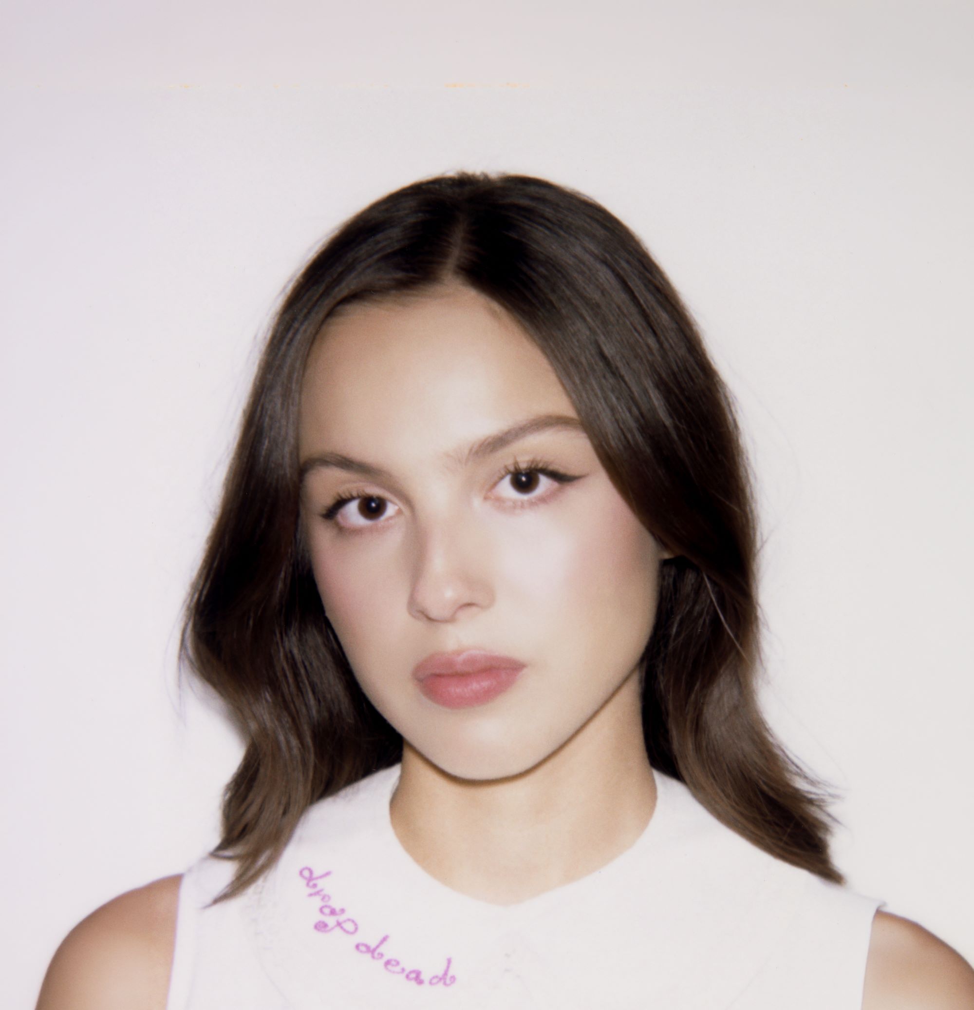 มาแล้ว! “drop dead” เพลงใหม่อินเลิฟชวนฝันจาก Olivia Rodrigo รอฟังอัลบั้มใหม่ 12 มิ.ย. นี้ ชวนแฟนไทยร้องคาราโอเกะ พร้อมรับของขวัญสุดพิเศษ 18 เม.ย. นี้ ที่ SUCH A SMALL WORLD