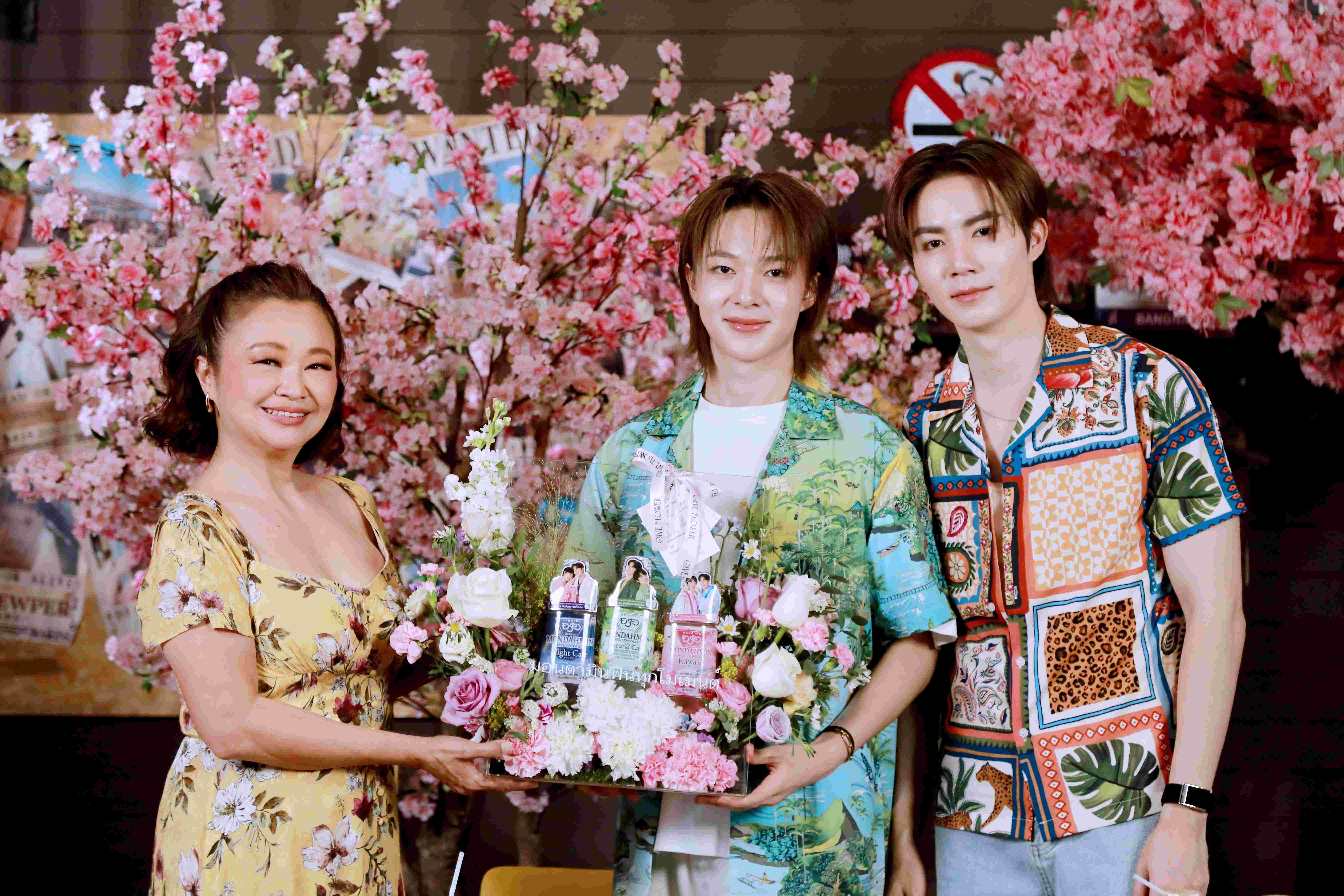 เซอร์ไพรส์ ! ซี-นุนิว บุกรายการ “เมาท์กับคิ้ม” เสิร์ฟโมเมนต์สุดฟิน  มอนดามิน ประกาศข่าวใหญ่สุดปัง นั่งแท่นพรีเซนเตอร์คู่ปีที่ 3