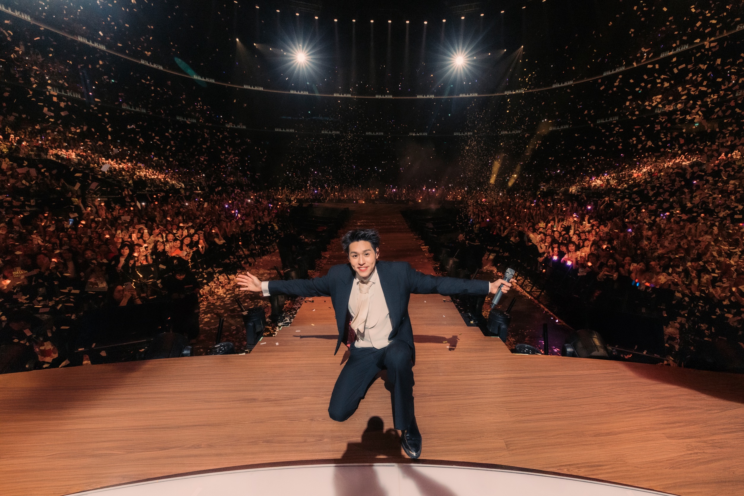 “BILLKIN” เปิดฉาก “BILLKIN FEELQUENCY TOUR” ที่มาเก๊า สุดยิ่งใหญ่  สร้างโมเมนต์ประทับใจเชื่อมต่อทุกคลื่นความรู้สึก ตลอด 2 รอบการแสดง