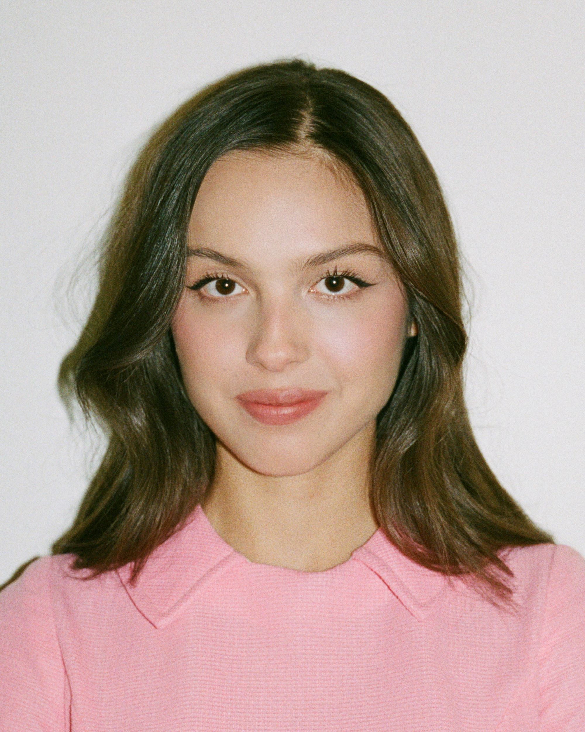 Olivia Rodrigo ประกาศชื่ออัลบั้มเต็มชุดที่ 3 กับ ‘you seem pretty sad for a girl so in love’ การกลับมาของซูเปอร์สตาร์ขวัญใจ Gen Z ที่ทุกคนรอคอย ฟังพร้อมกันทั่วโลก 12 มิ.ย. นี้