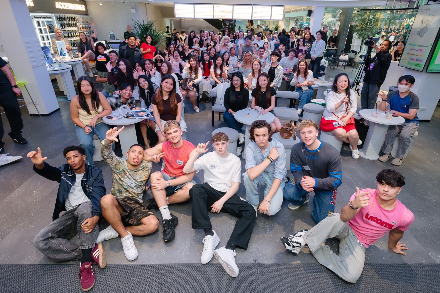 December 10 ทำใจละลาย ร้องสดกลางสยาม เสิร์ฟความน่ารักใน Meet & Greet อย่างใกล้ชิด ไลฟ์รายการ Thailand Music Countdown พร้อมเตรียมคอนเทนต์ในไทยให้ติดตามกันอีกเพียบ!