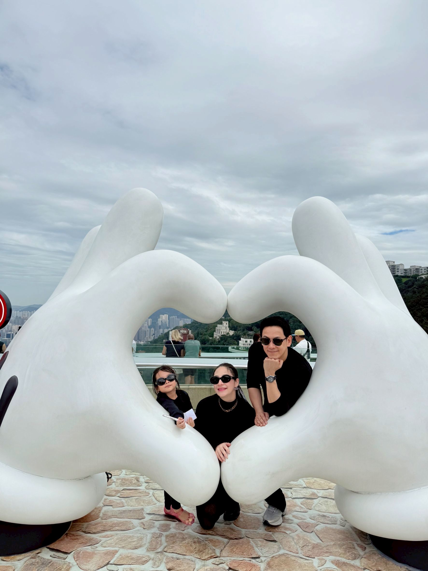 “ฟลุค&ลี&นาตาชา” พีกส่งท้ายทริปฮ่องกง