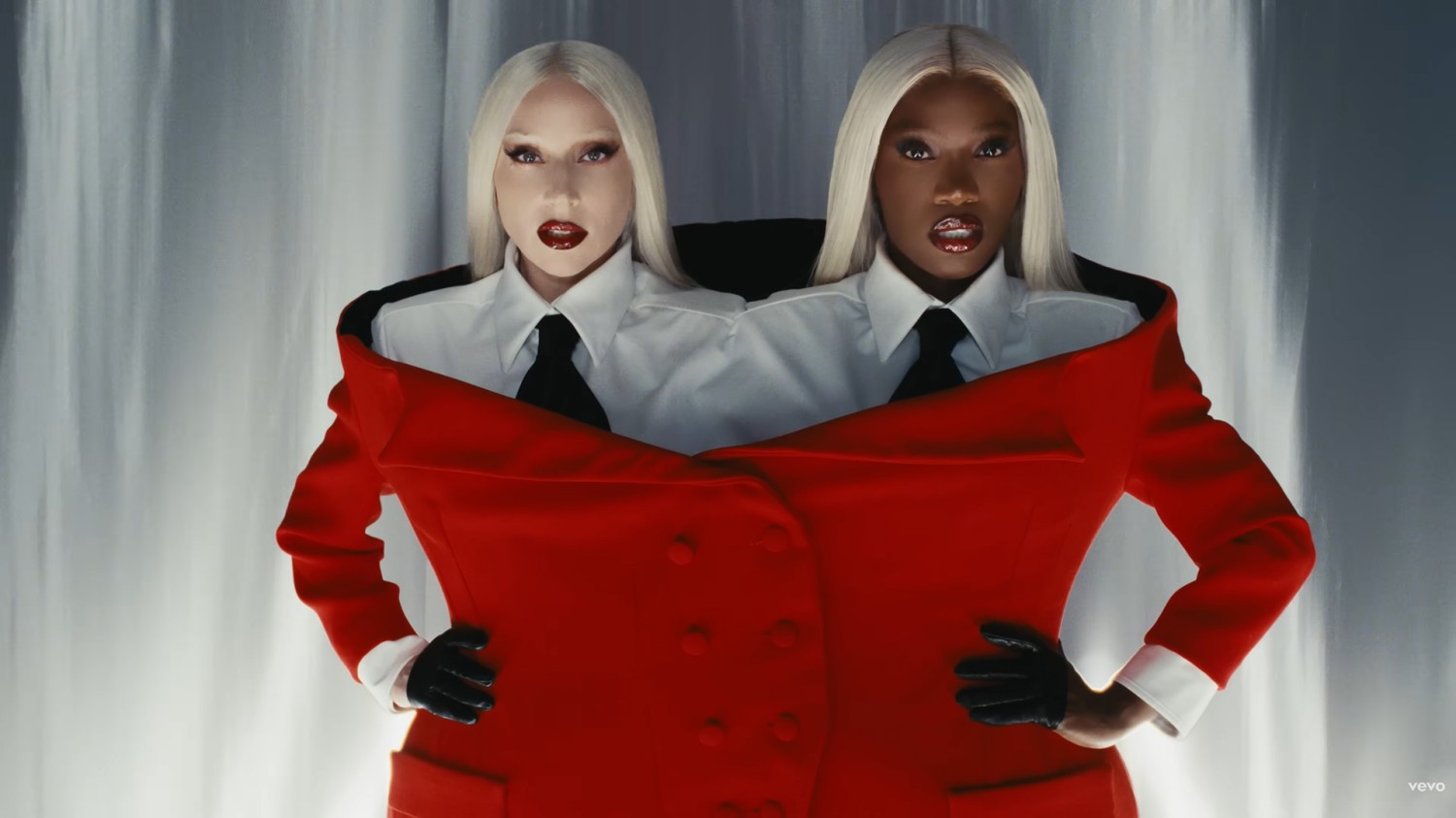 เพราะทุกวันคือรันเวย์! Lady Gaga x Doechii ประชันลุคแฟชั่นแบบไม่มีใครยอมใคร ใน MV ล่าสุด “Runway” เพลงประกอบหนัง The Devil Wears Prada 2 แซ่บไฟลุกทั้งหนังทั้งเพลง