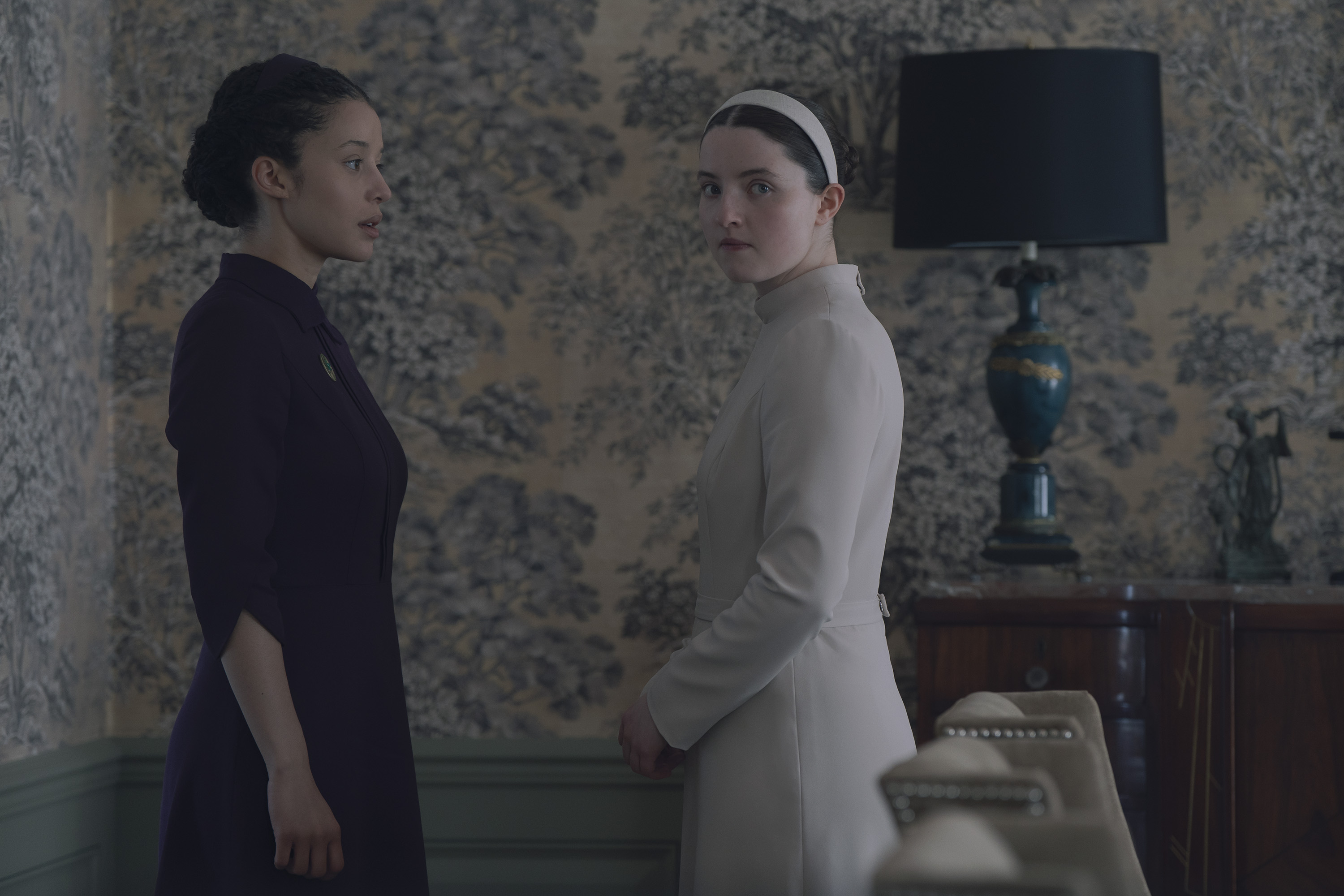 Disney+ ชวนปักหมุด 3 เหตุผลที่ห้ามพลาด “The Testaments”  ซีรีส์ดราม่า-สปายทริลเลอร์ สุดครบรสในเรื่องเดียว  ร่วมทลายทุกกรอบพร้อมพากย์ไทยครบทุกตอนได้แล้ววันนี้