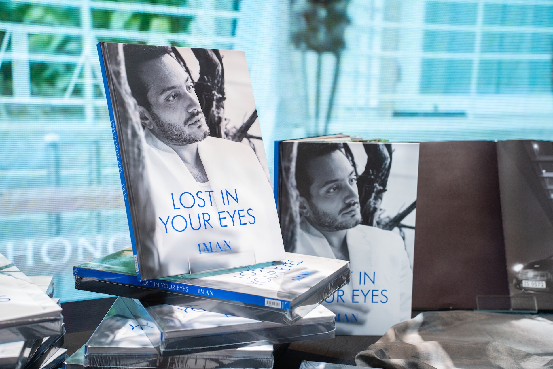“Lost In Your Eyes หลงไปในตาคุณ”  Poetry Book บทกวีจากหัวใจ “IMAN TAHERI” ดีกรีแพทย์อาสาและนักแสดงภาพยนตร์ฮ่องกง  เตรียมลัดฟ้าเปิดตัวที่เมืองไทย 3 มิถุนายนนี้ พร้อมเซเลบคนดัง โจซี โฮ และ คอนรอย ชาน