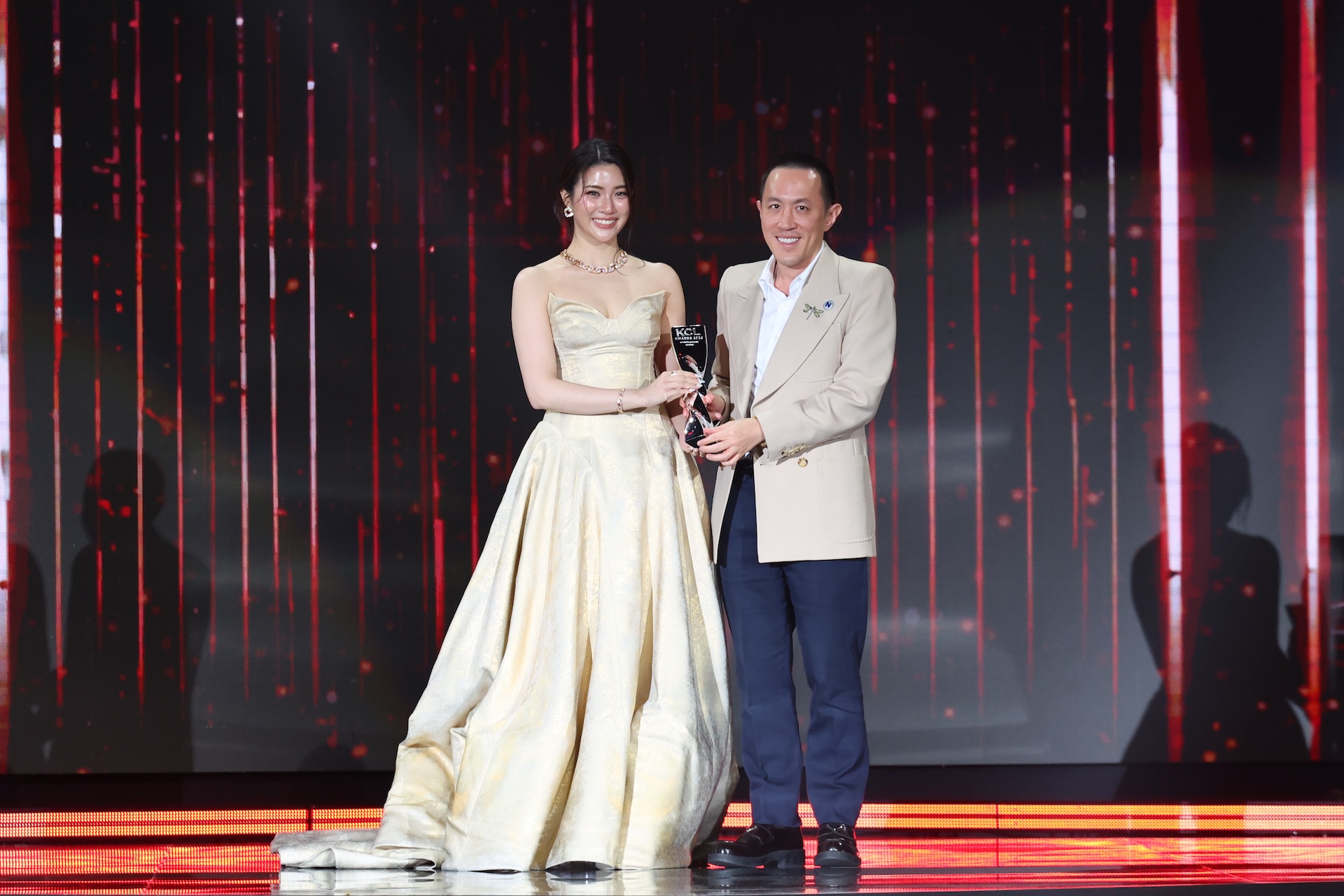 ยิ่งใหญ่แห่งปี! สรุปผลรางวัล "คมชัดลึก อวอร์ด ครั้งที่ 22"  ศิลปิน-นักแสดงร่วมงานคับคั่ง
