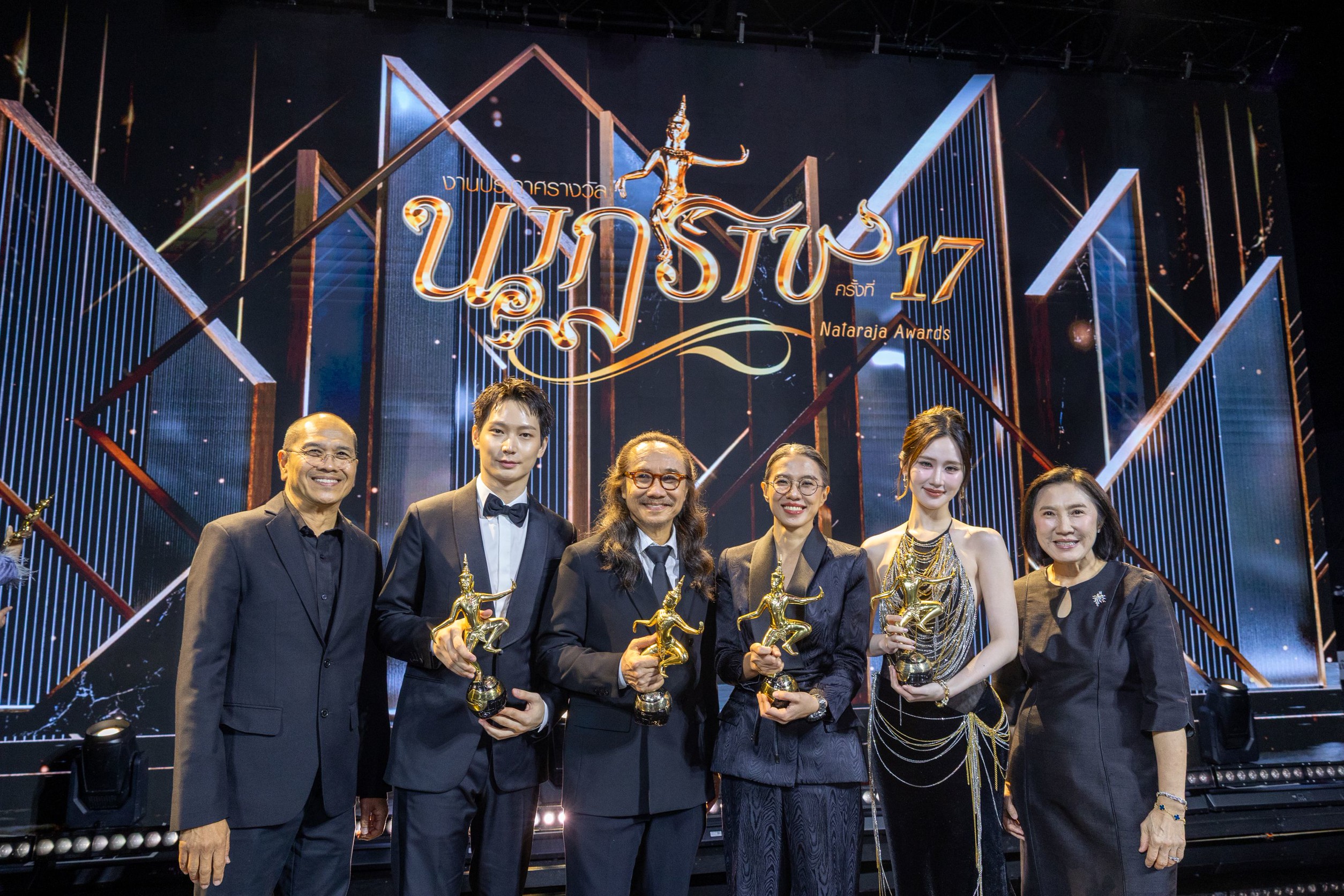 ซีรีส์ “สงครามส่งด่วน” ยืนหนึ่ง!!  ผงาดคว้า 9 รางวัลนาฏราช ครั้งที่ 17
