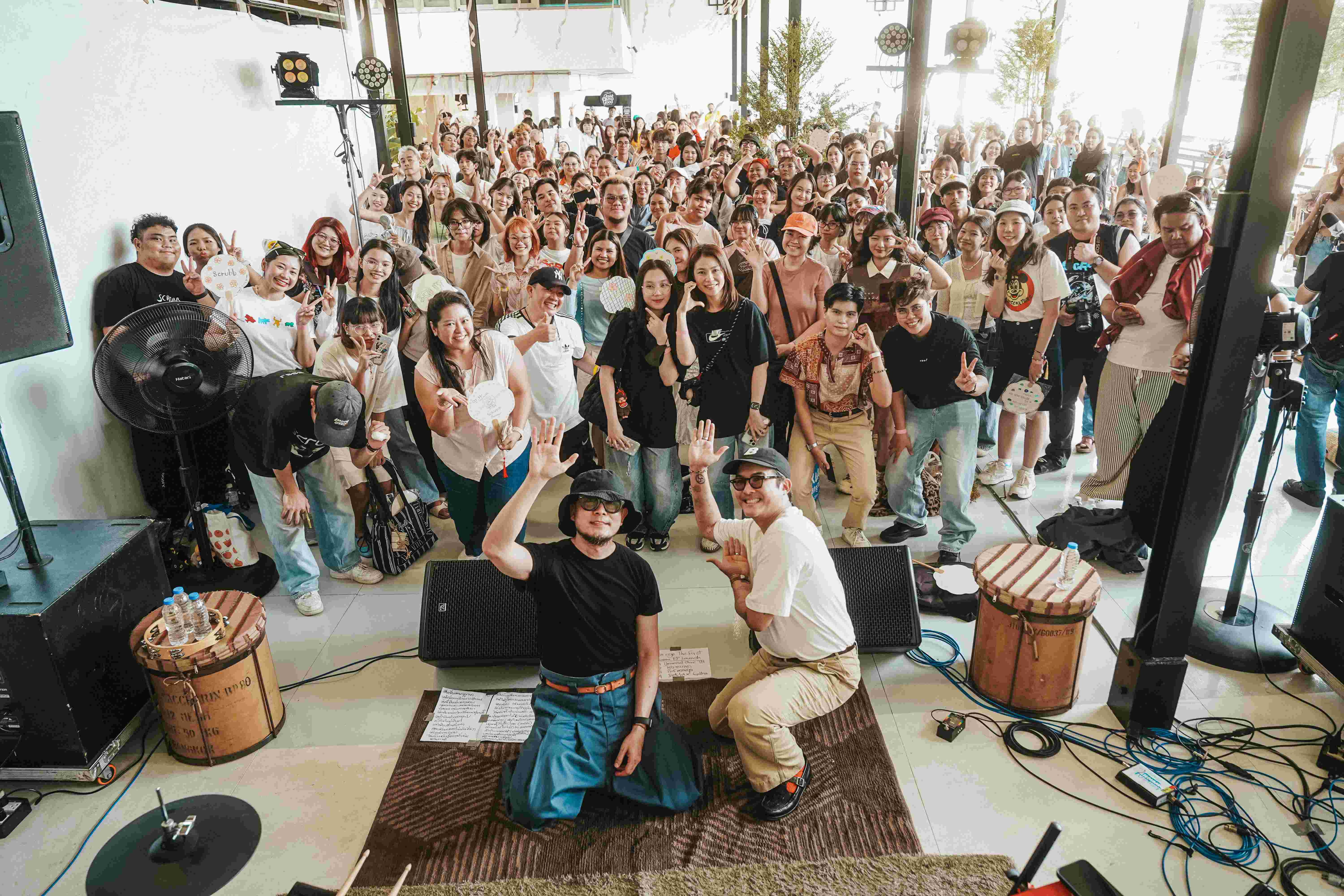 อบอวลด้วยรอยยิ้ม กับบรรยากาศเปิดตัวอีพีใหม่ eco • ego: The first bloom EP launch by SCRUBB อัดแน่นบทเพลงเพราะในสไตล์ที่คิดถึง พร้อมร่วมงานกับ 4 ศิลปินรับเชิญสุดพิเศษเป็นครั้งแรก