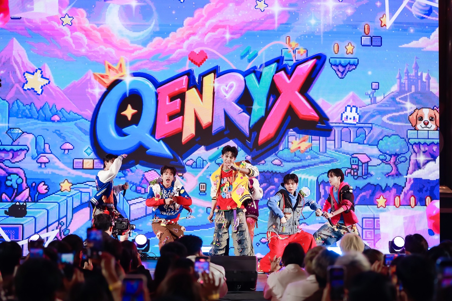 QENRYX เดบิวต์อย่างเป็นทางการ! ภายใต้ Viral Hits Music Vision ค่ายใหม่ใจกลางสยามพารากอน  ศิลปิน–อินฟลูเอนเซอร์ ร่วมงานคับคั่ง