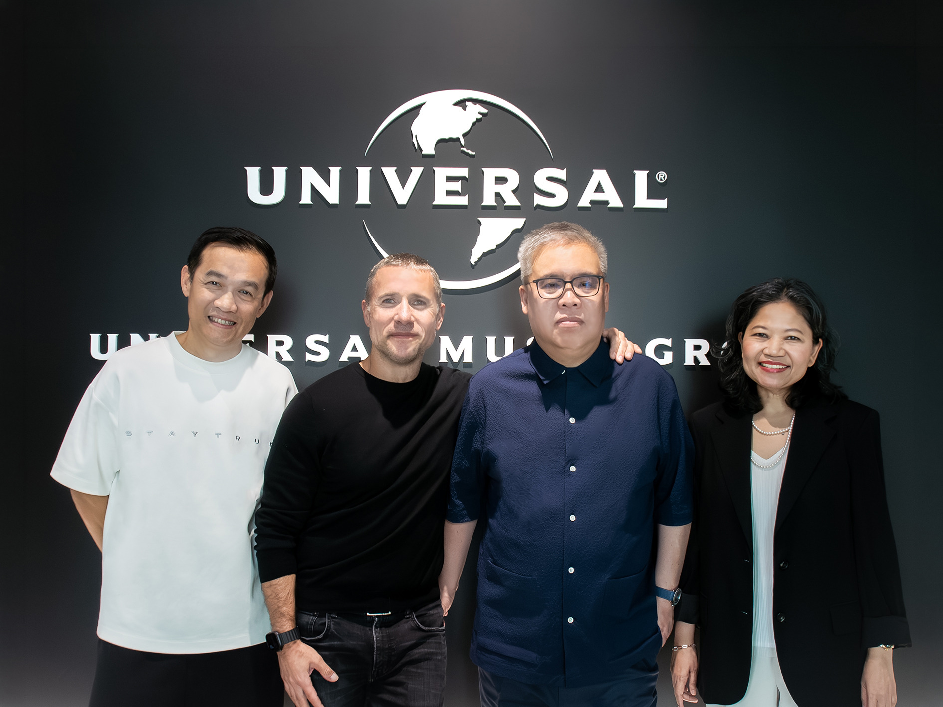 ยูนิเวอร์ซัล มิวสิค กรุ๊ป (Universal Music Group) บรรลุข้อตกลงเป็นพันธมิตรกับบริษัทไทย “โซลูชั่น วัน” (Solution One) กลุ่มธุรกิจผู้จัดจำหน่ายและบริหารจัดการลิขสิทธิ์เพลง