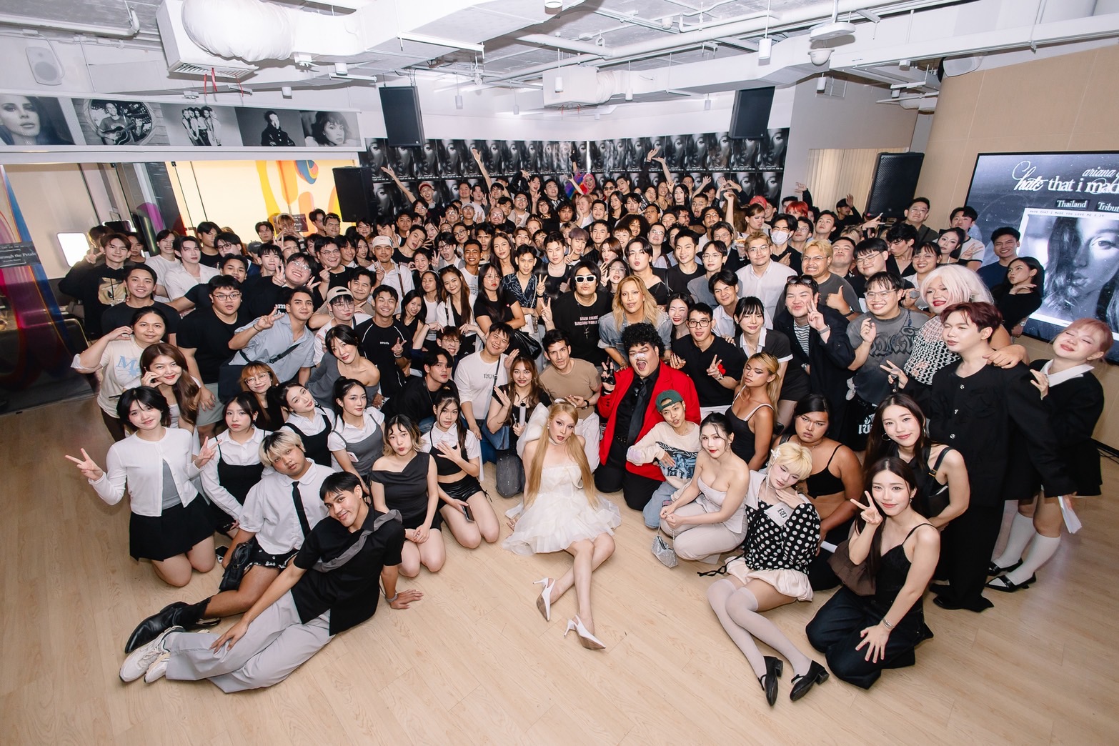 เต็มอิ่มทุกโมเมนต์ไปกับเพลงทุกยุคของ Ariana Grande จากแฟนคลับชาวไทย และแขกรับเชิญพิเศษ ในงาน hate that i made you love me - Thailand Tribute Night พร้อมชมมิวสิควิดีโอเพลงใหม่ได้แล้ววันนี้