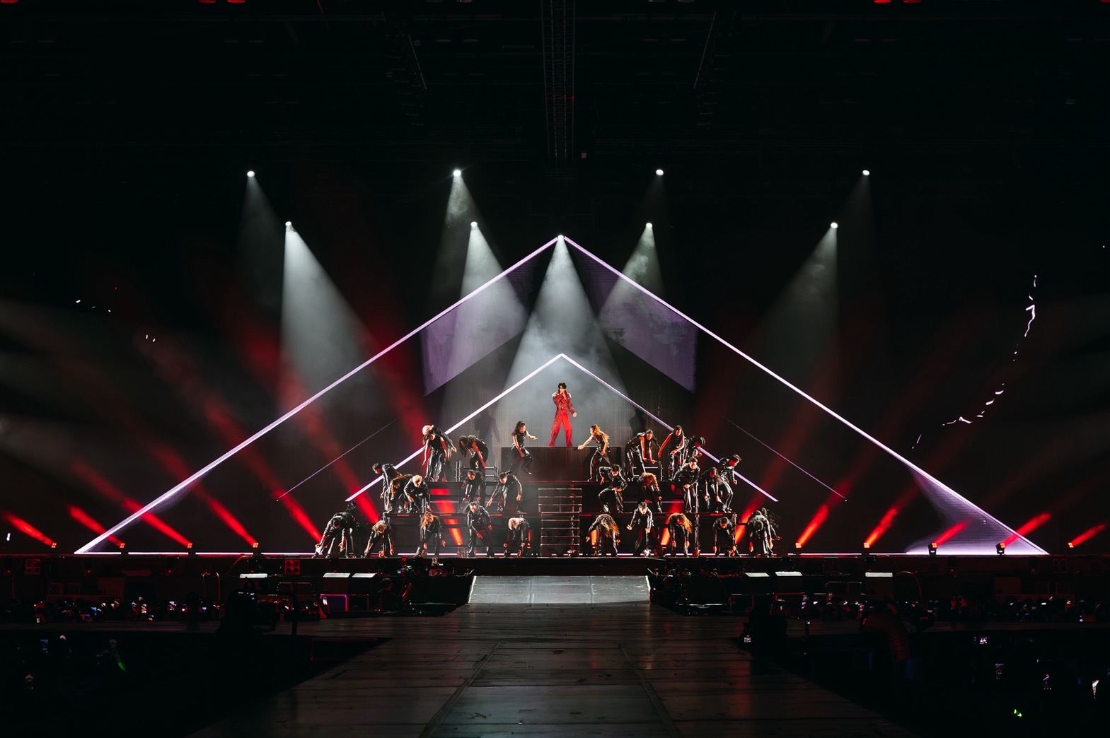 THE TITANS CONCERT สร้างตำนานคอนเสิร์ตแห่งปี  4 มหาเทพ “BAMBAM – JEFF SATUR – PP KRIT – TIMETHAI”    สร้าง “สงครามแห่งความสุข” สุดตราตรึง ครอง X อันดับ 1 ไทย 2 วันซ้อน ทะยานติดเทรนด์โลก