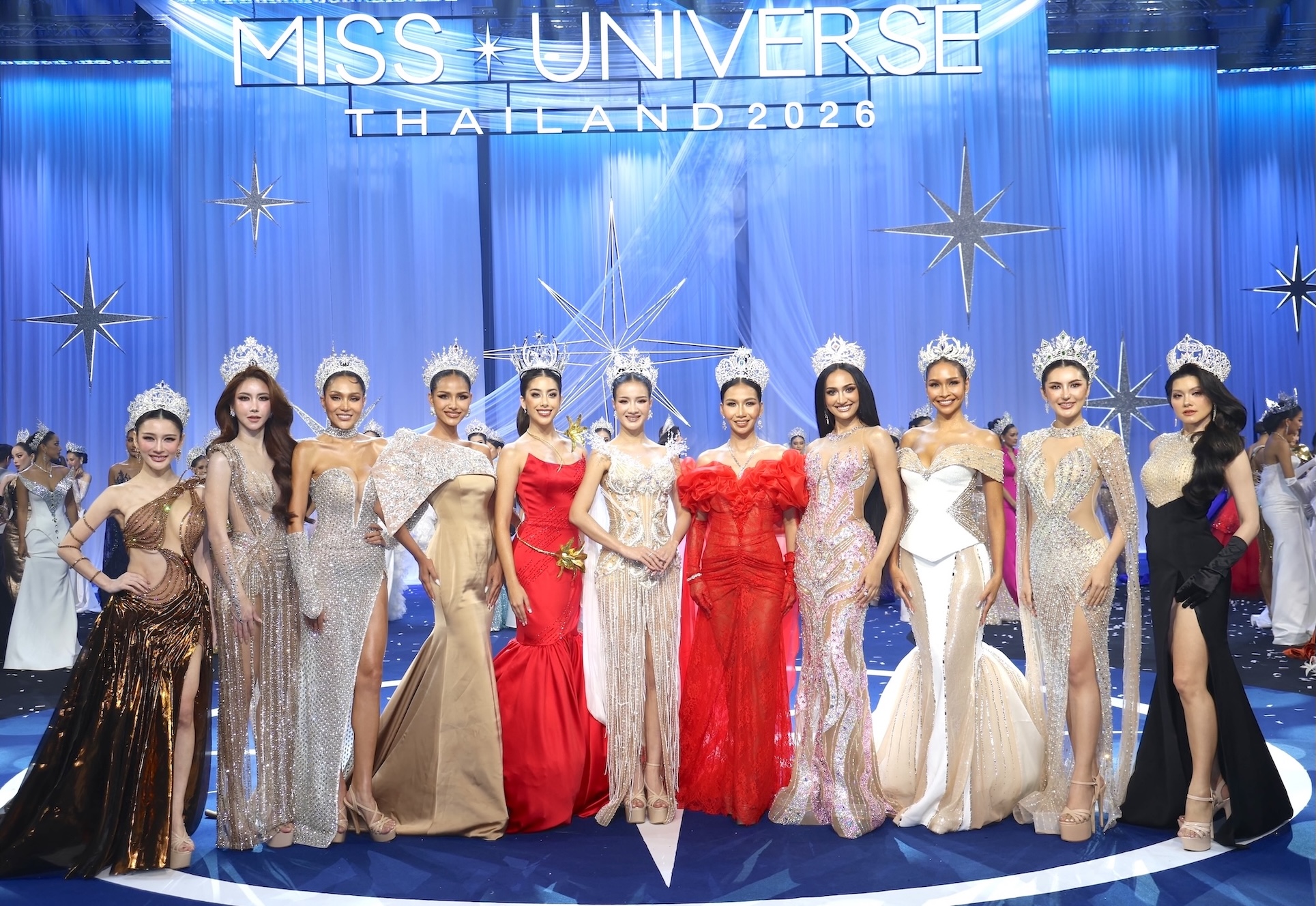 “บอสณวัฒน์” เปิดจักรวาล 77 สาวงาม Miss Universe Thailand 2026 สุดยิ่งใหญ่  จัดเต็มแฟชั่นโชว์ผ้าไทย “Thai-Avant Garde”   “วีนา” นำทัพเผยโฉมมงกุฎใหม่ ใครจะได้ตั๋วสู่ Miss Universe ครั้งที่ 75 ที่ เปอร์โตริโก มาลุ้นกัน