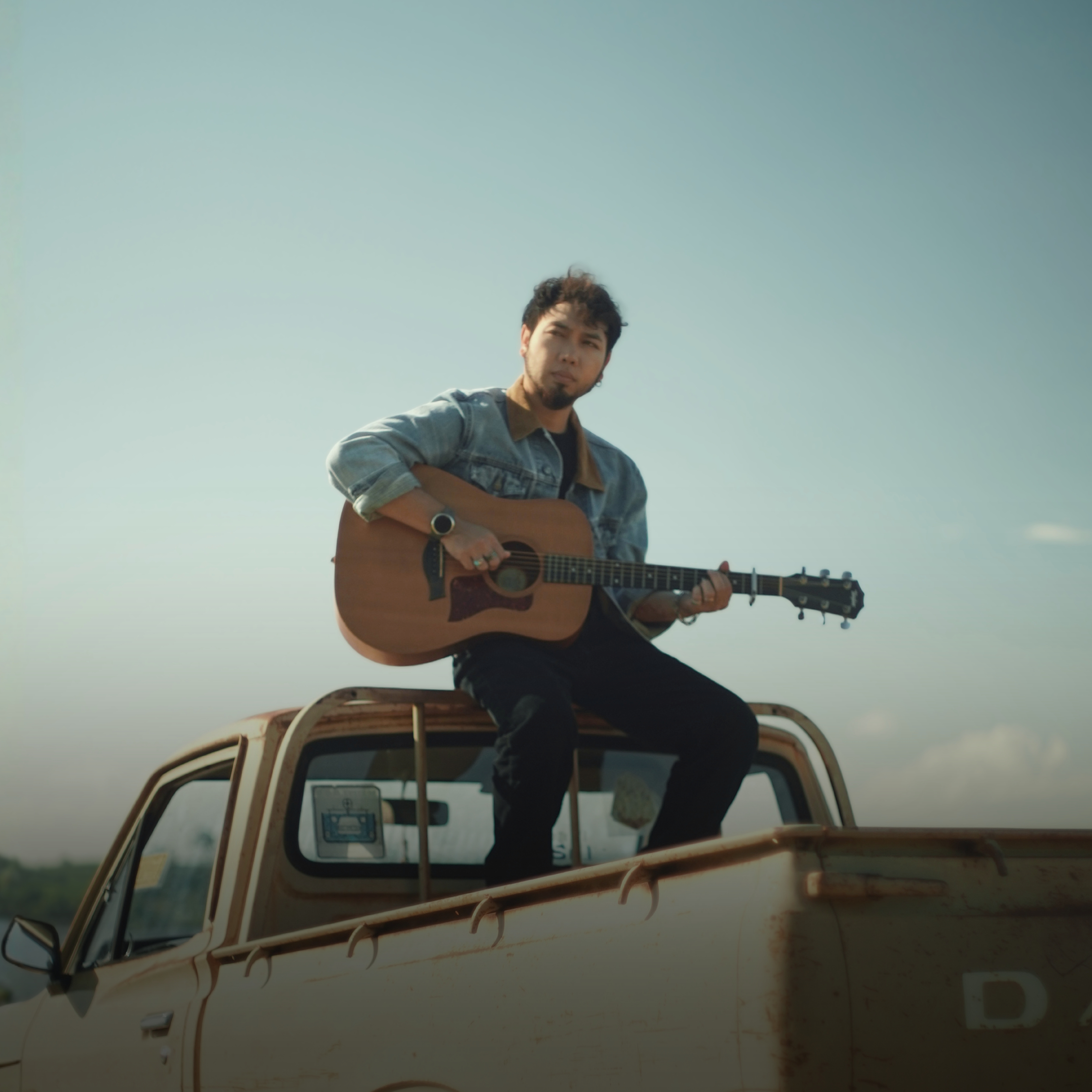 FannFiller ออกเดินทางครั้งใหม่กับ “พออยู่ไหว” บทเพลงหลังเลิกรา สะกดสายตาผู้ฟังด้วยเอ็มวีโรดทริปบีบหัวใจ