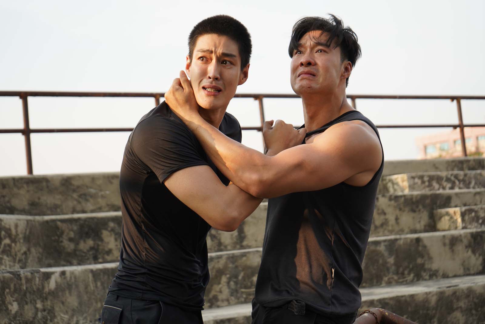เดือดระเบิดจอ! “กระทิง-เก้า-หยวน” นำทีมยกแก๊งบู๊จัดเต็ม  สู้สุดใจท่ามกลางอากาศร้อนระอุ ในละคร “เกมส์โกงเกมส์”