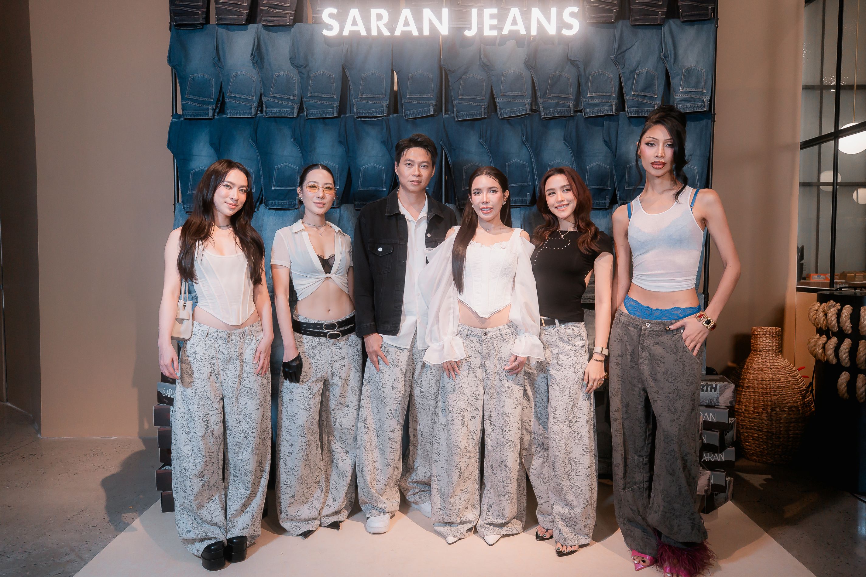 “นัตตี้-ดรีม-ลิลลี่” ร่วมงานเปิดตัว “SANDY JEANS”  ยีนส์ “SARAN”  ถ่ายทอดแรงบันดาลใจจากธรรมชาติผ่าน 3 เฉดสี