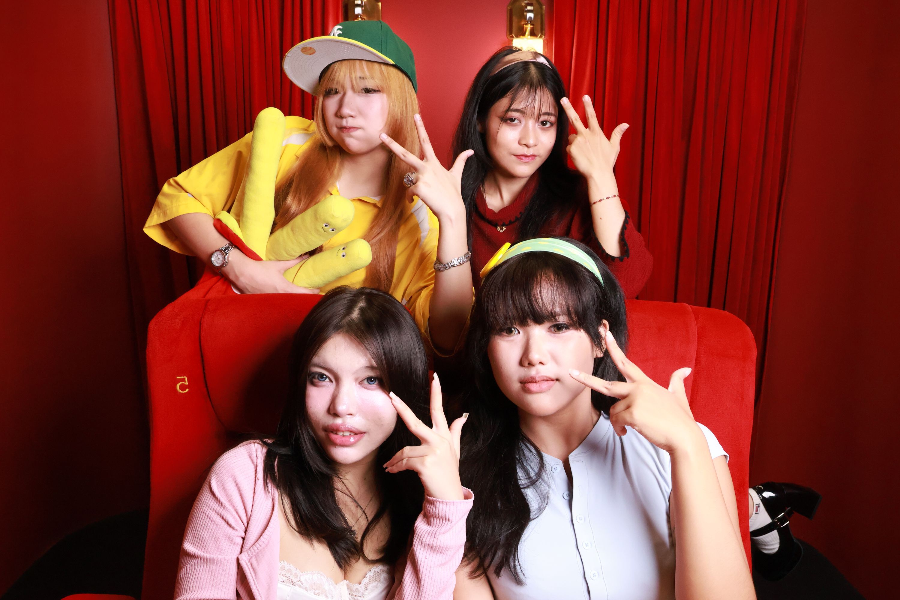 miniREX ที่แปลว่าอิสระ! เดบิวต์ “S(ee)LAY” เพลงเดบิวต์สายไฟท์ จาก Self-Produced ทีป็อปวงแรกของยุค!
