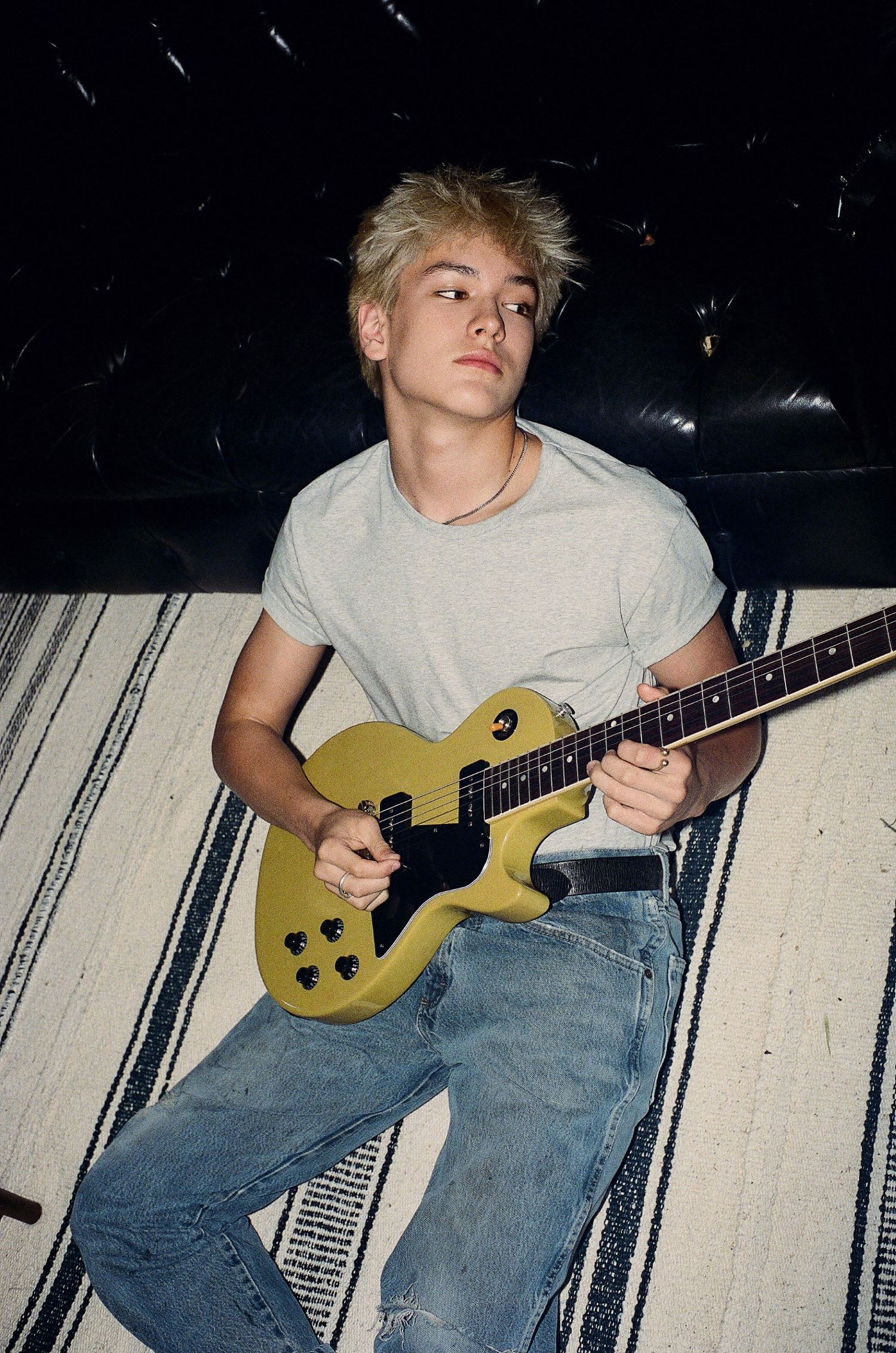 Hudson Stone ศิลปินหนุ่มคลื่นลูกใหม่มาแรง ส่งซิงเกิลใหม่ “Talk” เพลงอินดี้ร็อกติดหู ชวนสำรวจความสัมพันธ์ เมื่อความรักอาจไม่พอ หากสองคนสื่อสารกันไม่เข้าใจ