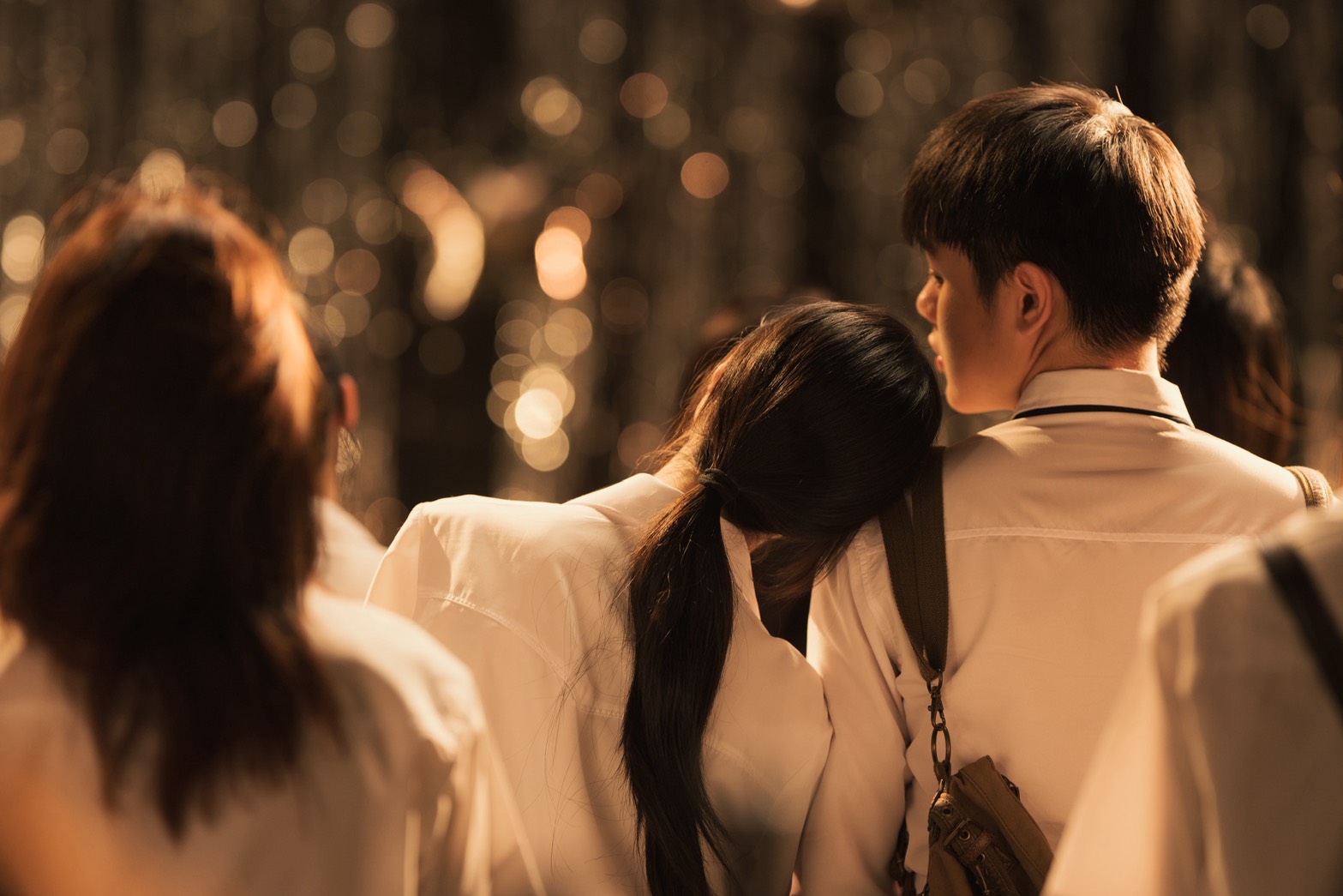 “ไม่ต้องเดินลำพัง” ซิงเกิลเพลงรักอบอุ่นจาก “THE WHITE HAIR CUT”  ขอบคุณคนที่ทำให้ชีวิตไม่โดดเดี่ยวอีกต่อไป พร้อม “แฟรี่ กิรนา” ร่วมถ่ายทอด MV