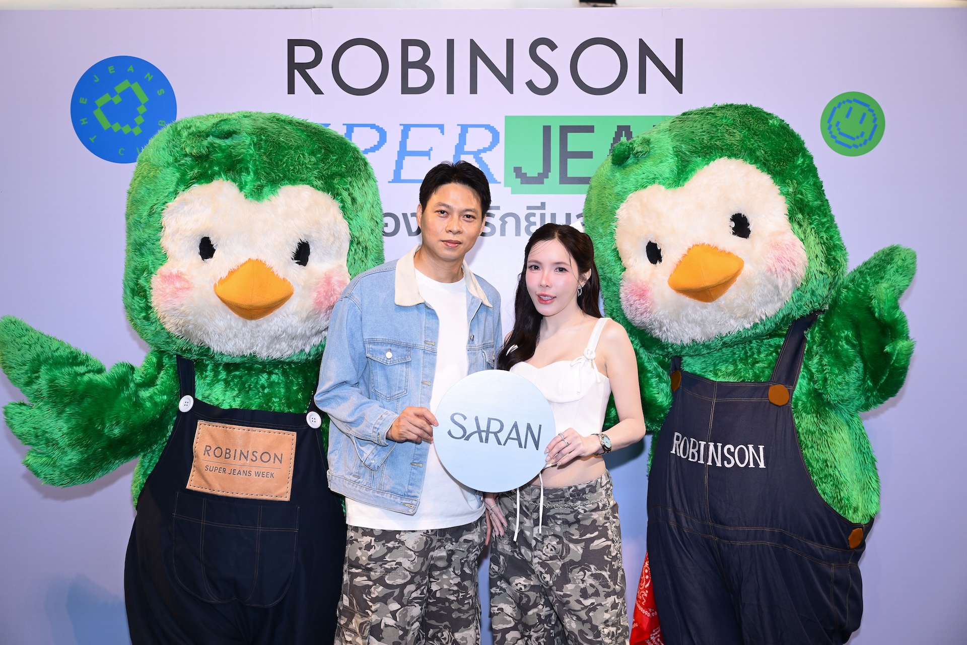 สะกดทุกสายตา “แต้ว ณฐพร” สวยทรงพลังในลุค SARAN JEANS  รุ่นฉลองความสำเร็จ 3 ล้านตัว “HUG ME PLEASE”