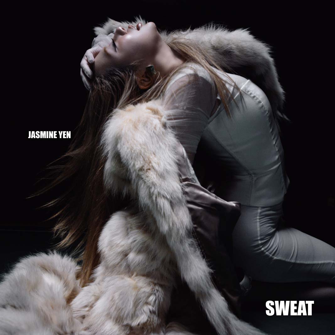 มืดมนอย่างน่าหลงใหล! Jasmine Yen ปลดปล่อยสัญชาตญาณดิบผ่าน "SWEAT" ผสาน แฟชั่น-ดราม่า ในผลงานสะท้อนจิตวิญญาณป็อปสุดดาร์ก!