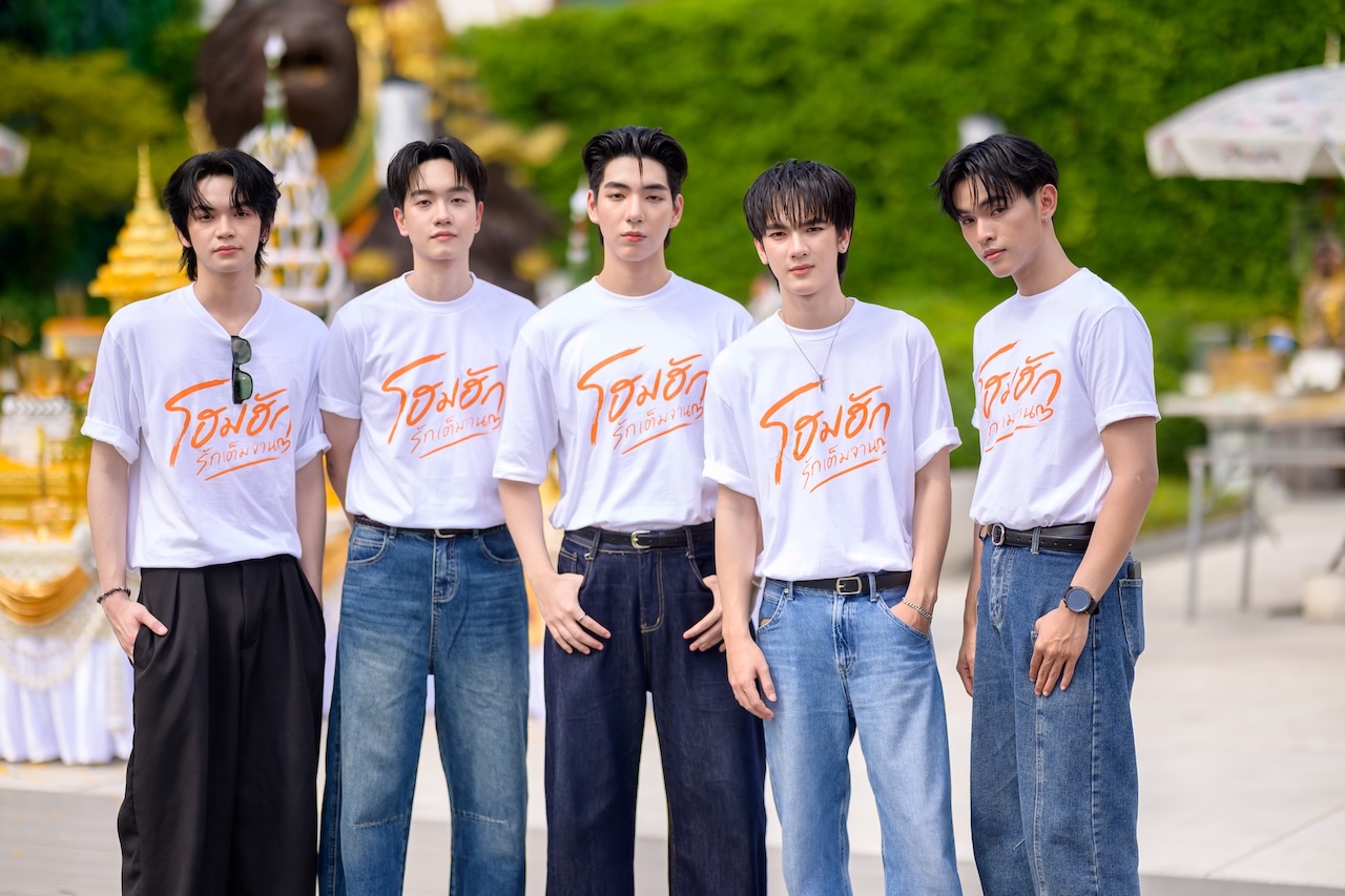 “ภูมิ-มิ้นท์-บีม กวี” นำทีมบวงสรวง ซีรีส์ฟีลกู๊ด “โฮมฮัก รักเต็มจาน” โปรเจกต์เปิดตัวค่ายน้องใหม่ “เอชทูโก เอ็นต์เตอร์เทนเมนท์” เตรียมเสิร์ฟ ลงจอช่อง 3HD