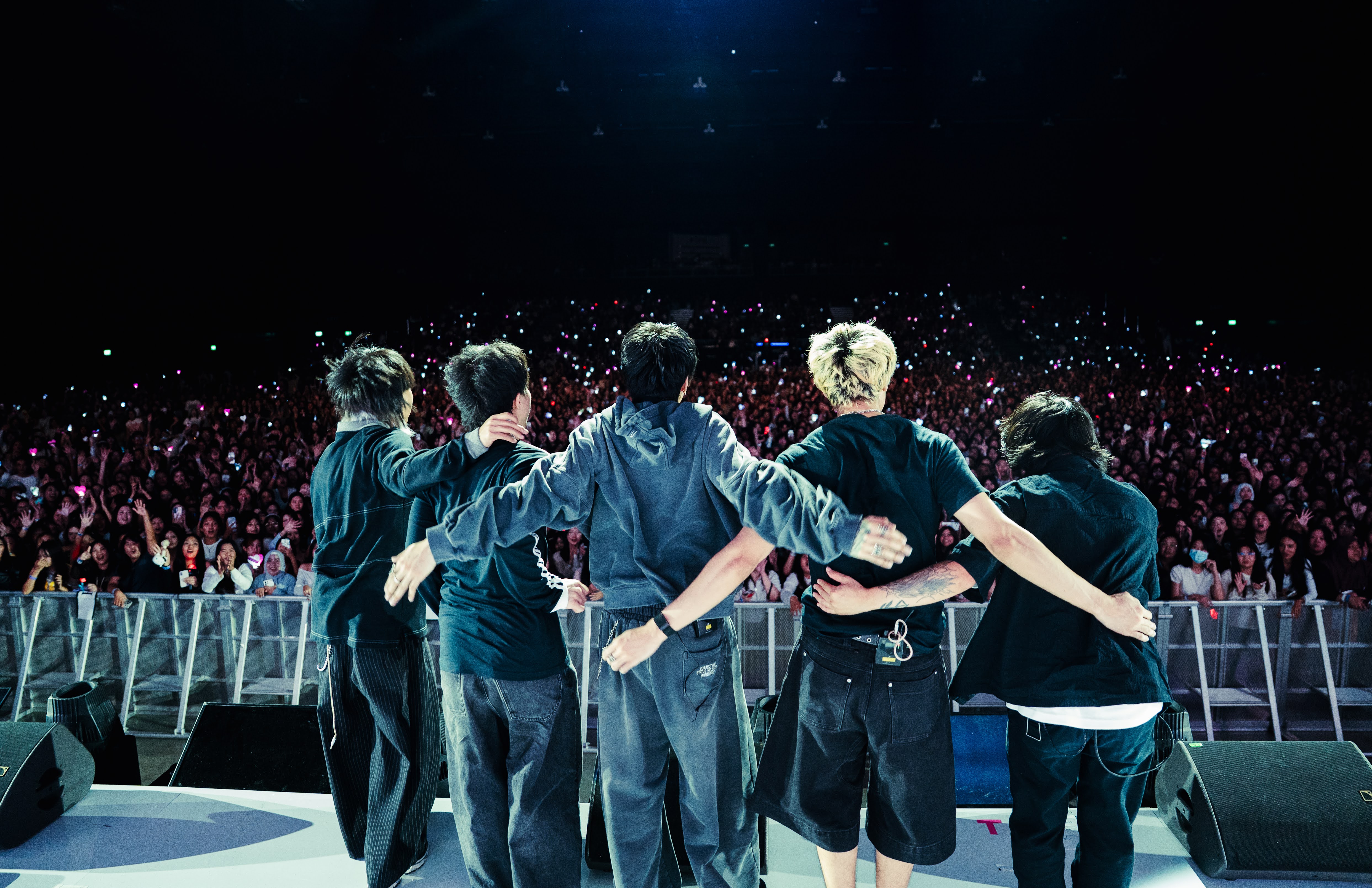 Paper Planes ระเบิดพลังร็อกสะเทือน K-Wave! สมมงร็อกไทยหนึ่งเดียวใน K-LIVE FESTIVAL BAND:AGE in Bangkok แฟน K-Pop ทำถึง! กระโดดร้องตามสนั่นฮอลล์ ผสาน 2 วัฒนธรรมดนตรีสุดลงตัว