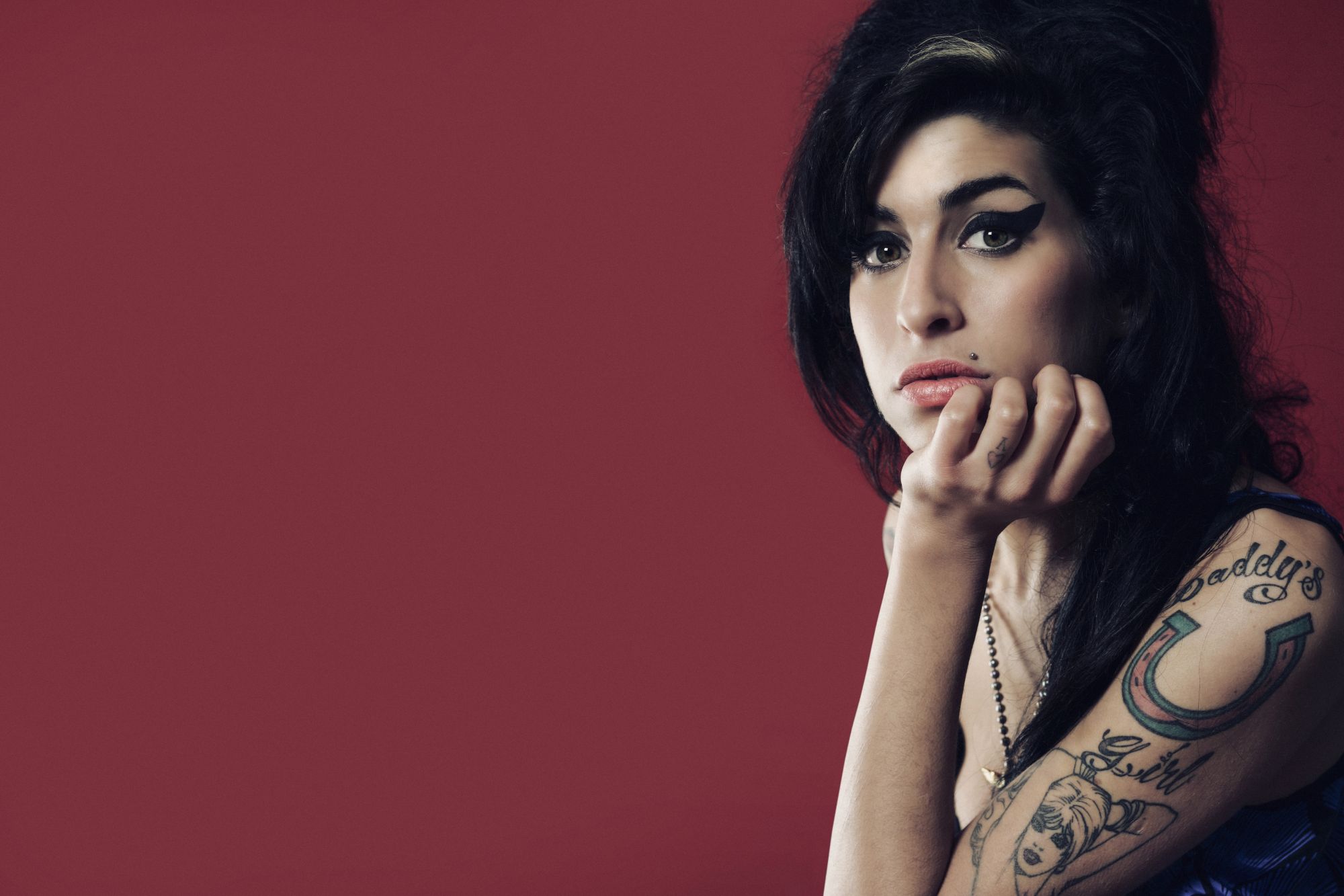 ฉลอง 20 ปีอัลบั้มระดับตำนาน Back To Black ของ Amy Winehouse ด้วยอัลบั้มคอลเล็กชันพิเศษ พร้อมโชว์ Tribute สุดอบอุ่นจากศิลปินรุ่นใหม่ เพื่อรำลึกถึงเพลงอมตะที่ไม่มีวันลืม