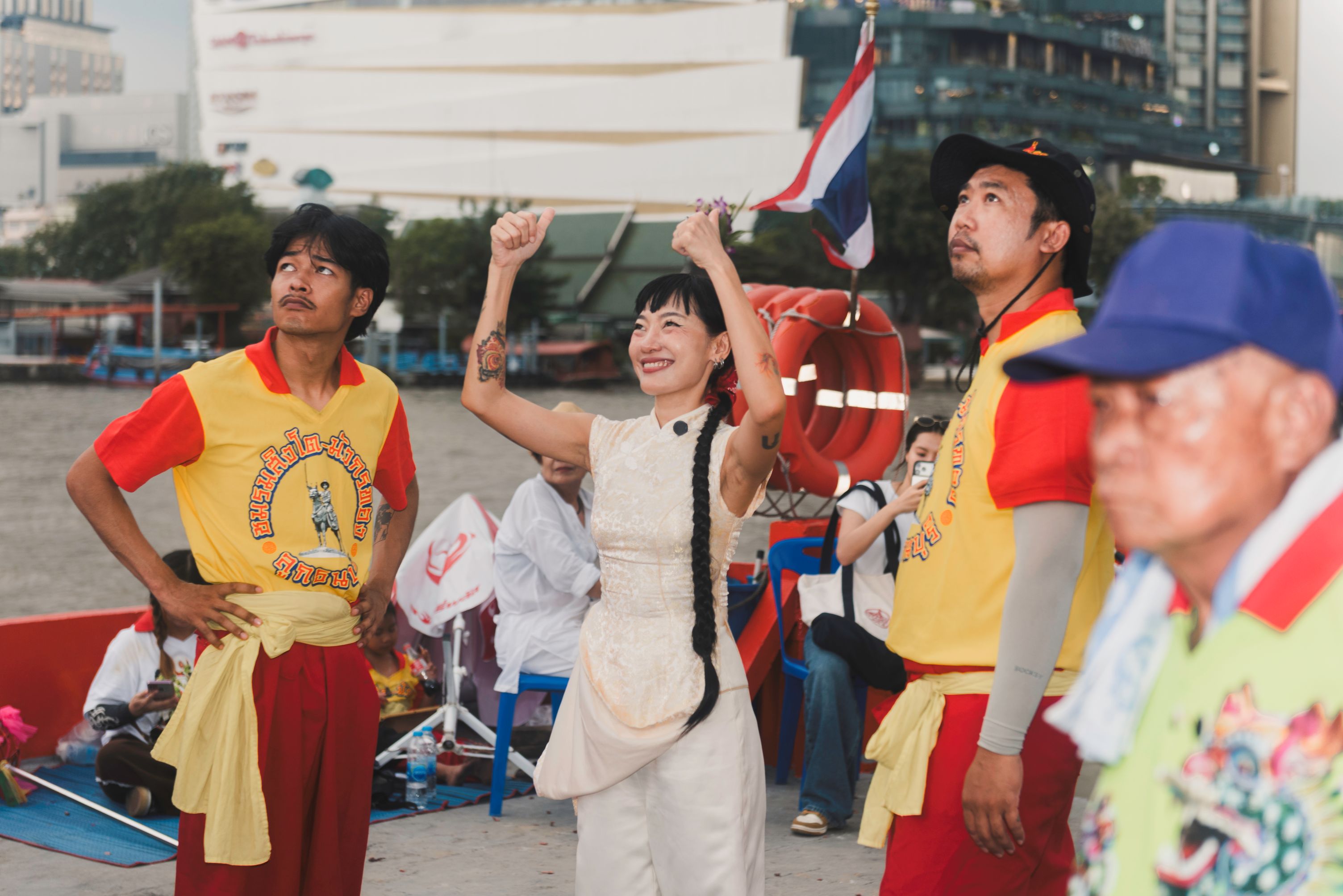 “เอส–คมกฤษ” นำทีม “LION QUEEN”  ส่งกำลังใจ “เกี๊ยว–กัญญารัตน์” หัวหน้าคณะเชิดสิงโตหญิง  จากชีวิตจริงสู่แรงบันดาลใจบนจอภาพยนตร์
